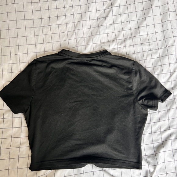 💫black and apricot baby tee
💫only worn three time
💫great quality - Picture 2 of 2